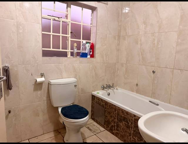 2 BEDROOM APARTMENT FOR SALE IN WATERVAL EAST